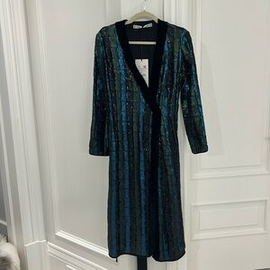 New year themed dress. With a cute Tye-around belt to snatch the waist. 😉